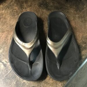 OOFOS OOla Luxe Recovery Thong Sandals - 8